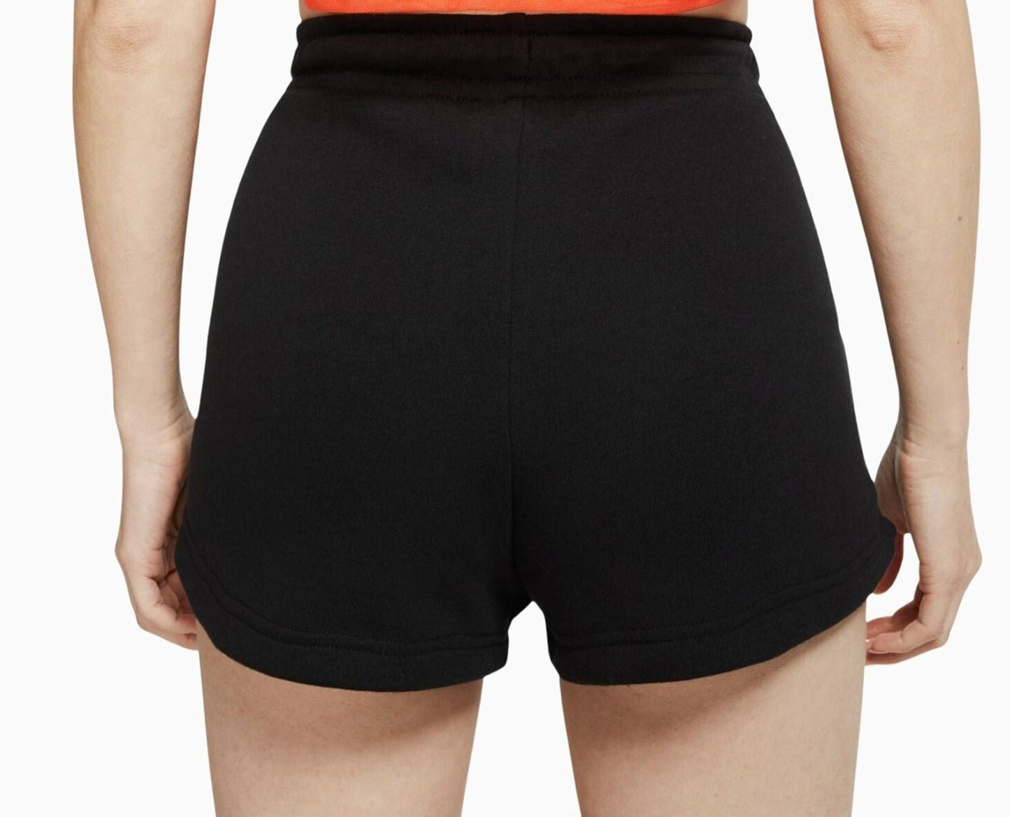 Women's Sportswear Essential Outfit