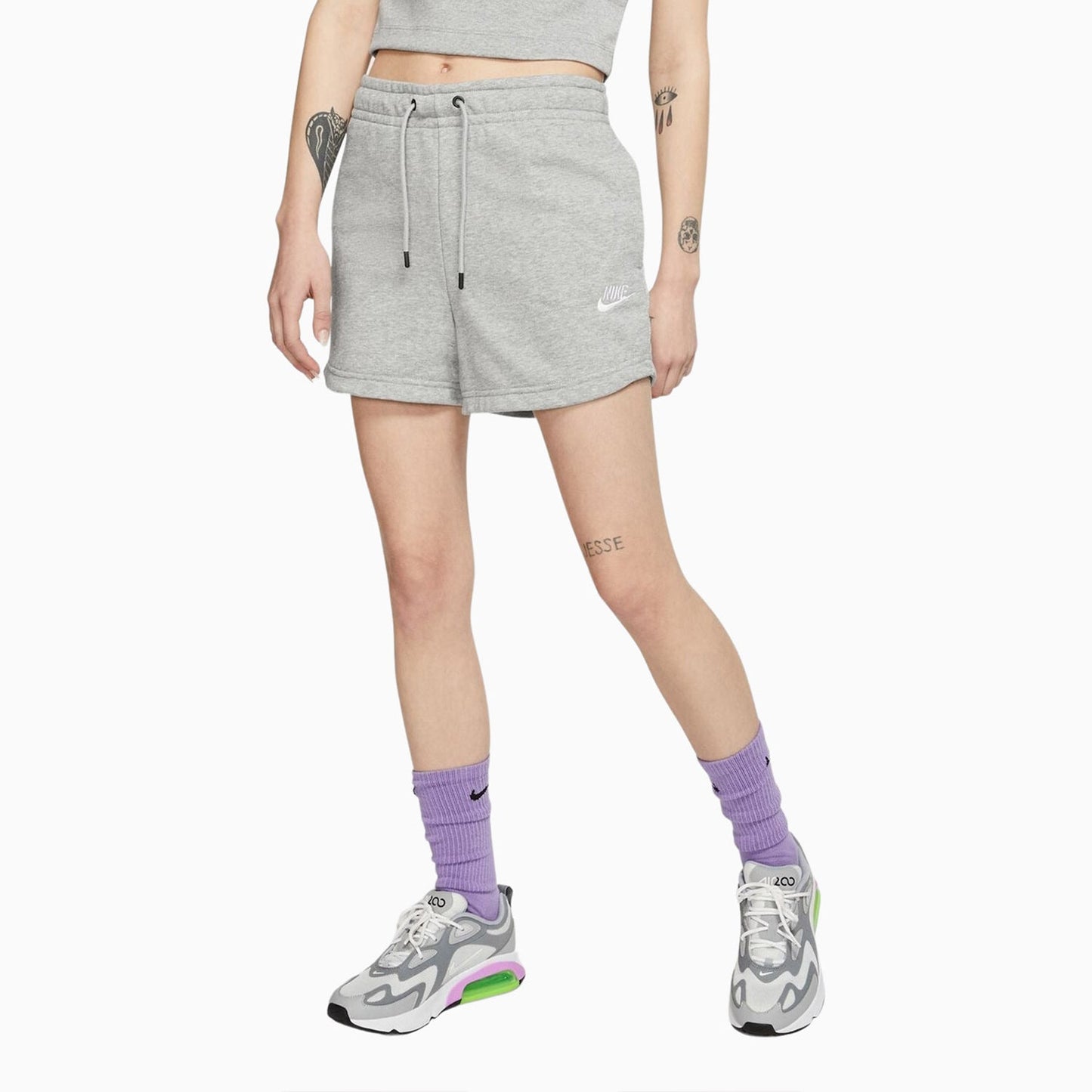 Women's Sportswear Essential Outfit