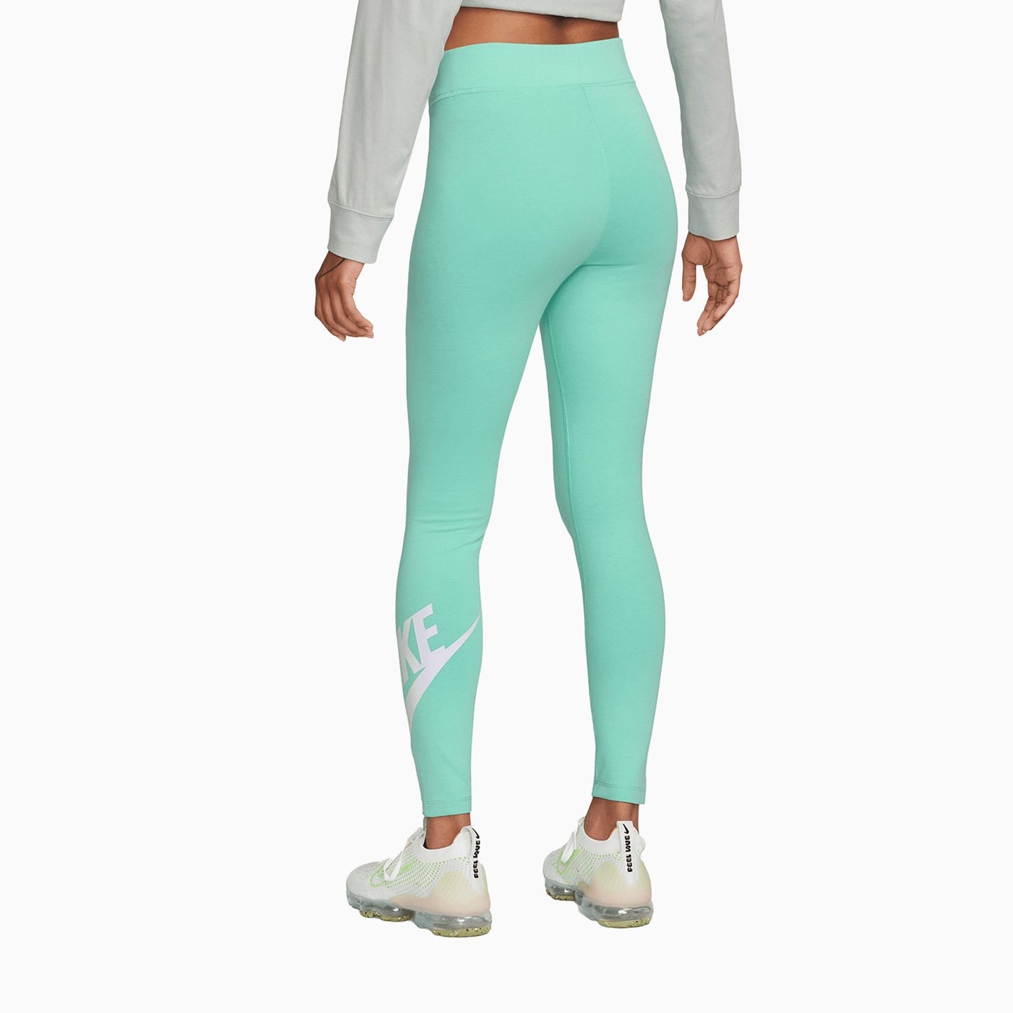 Women's Sportswear Classics Essentials Outfit