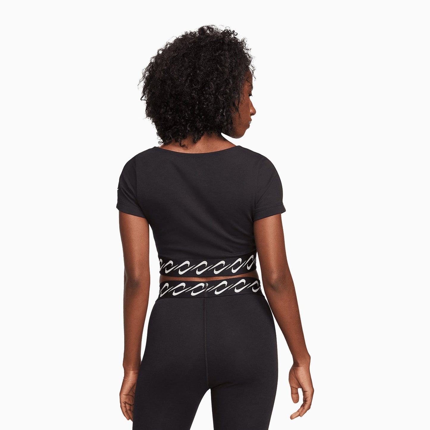 Women's Sportswear Essential Outfit