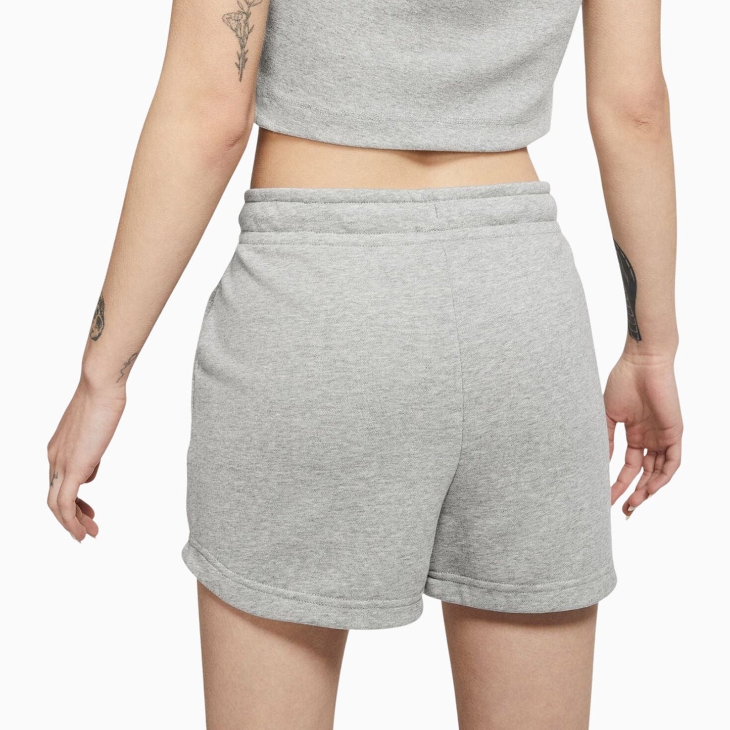 Women's Sportswear Essential Outfit