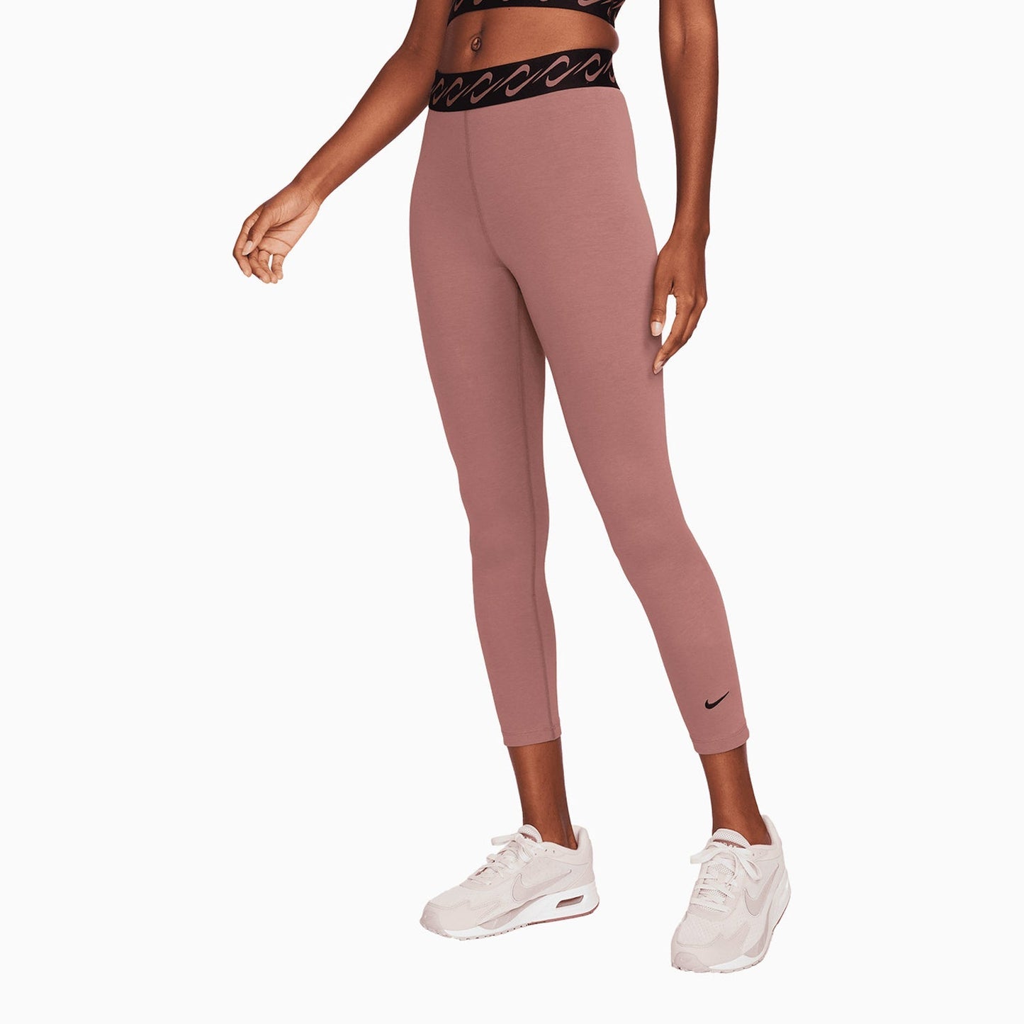 Women's Sportswear Essential Swoosh Outfit