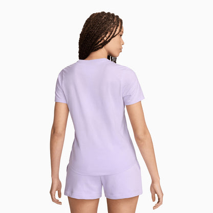 Women's Sportswear Essentials Outfit
